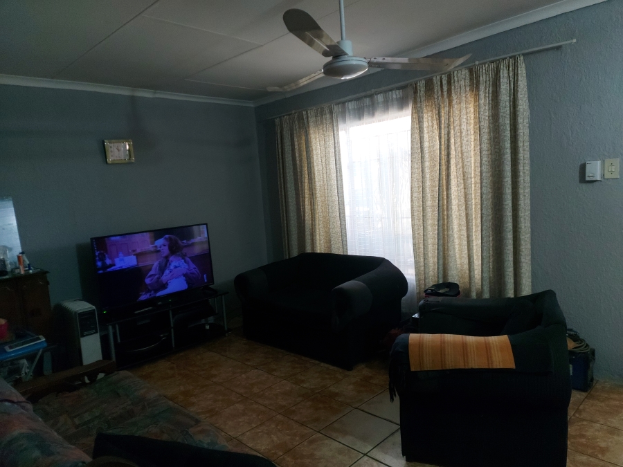 1 Bedroom Property for Sale in Rustenburg Central North West